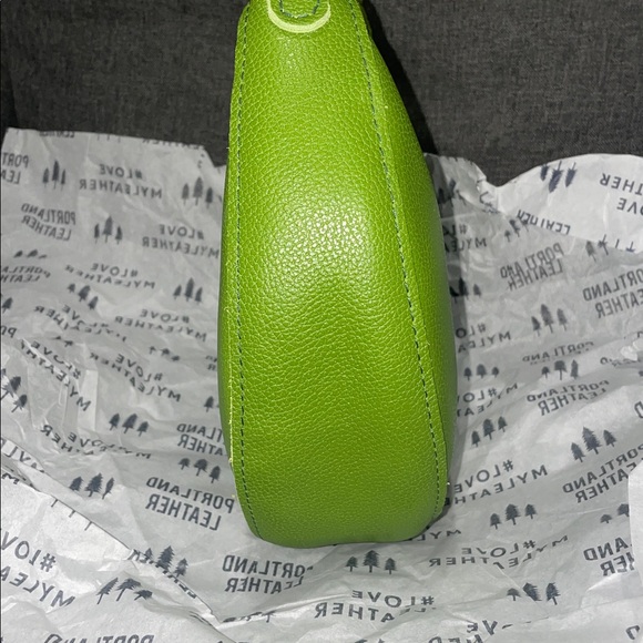 Portland Leather Mantis Classic Nora Shoulder Bag - Picture 4 of 11